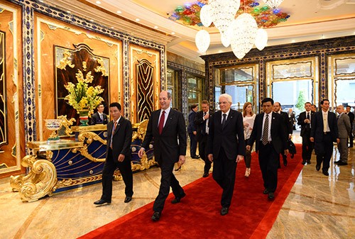 The filed photo shows Italian President Sergio Mattarella (3rd from L) walking on the red carpet inside the Times Square Vietnam. The filed photo shows Italian President Sergio Mattarella (3rd from L) walking on the red carpet inside the Times Square Vietnam.